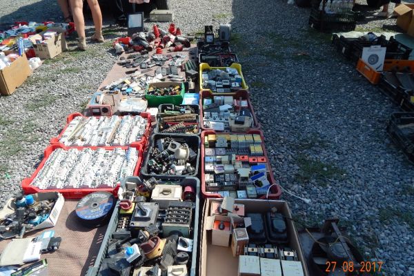 markt-pecs,-de-gekste-zaken-zijn-te-koop276FE79D-2EEF-1221-F490-595B95034FE8.jpg