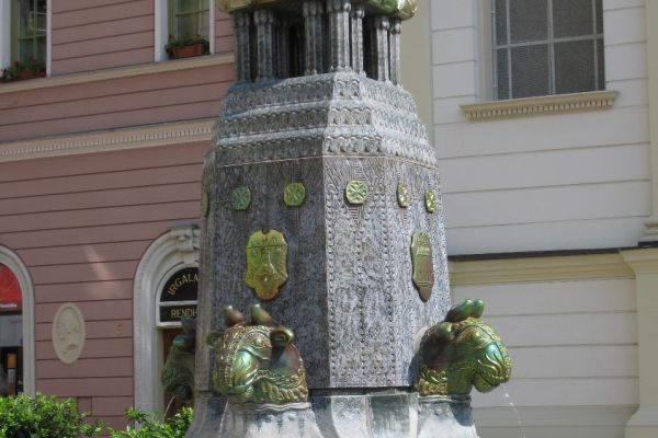 pecs-fontein4C469519-FFFD-8A98-5C63-10DA67E9D0DE.jpg